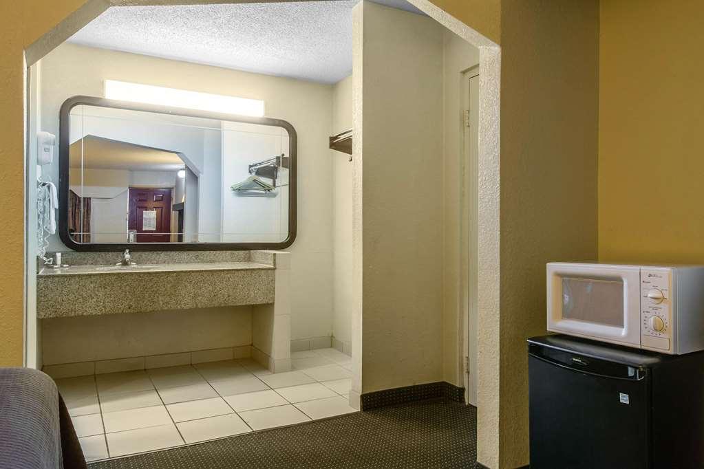 Rodeway Inn Marietta Room photo