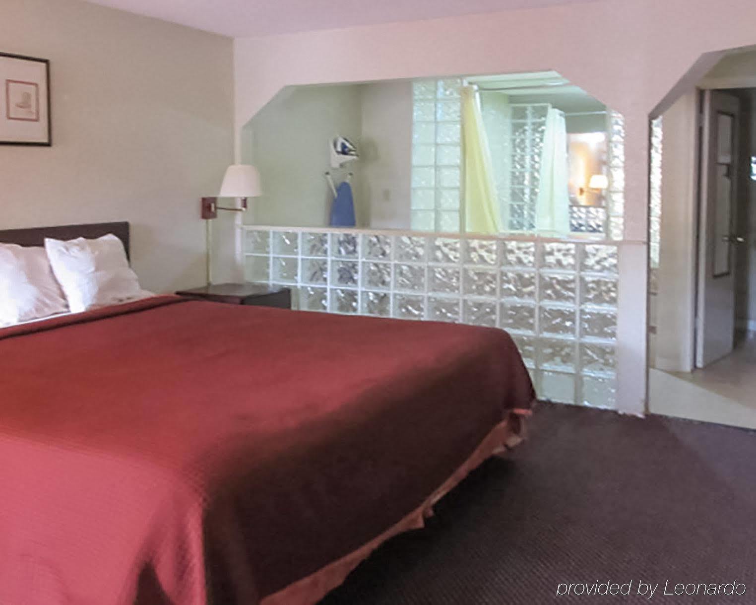Rodeway Inn Marietta Exterior photo
