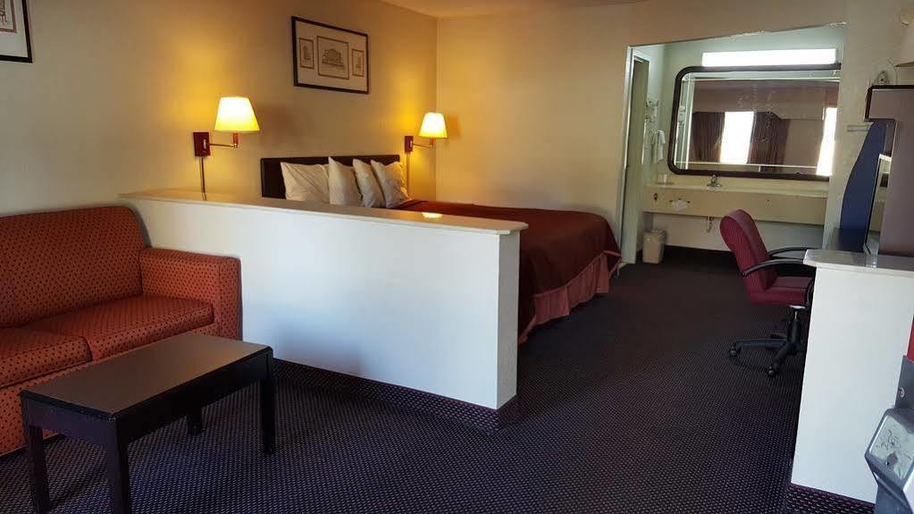 Rodeway Inn Marietta Exterior photo